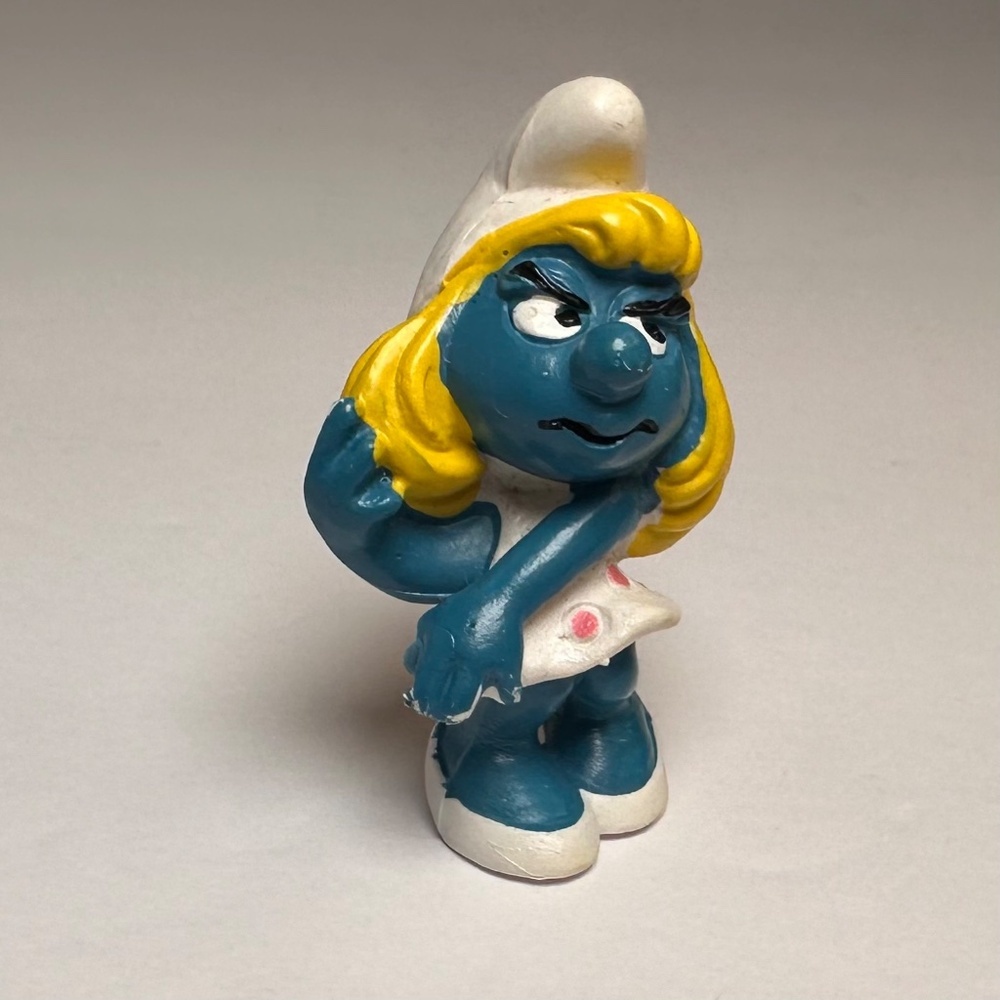 Vintage Bully Smurfette Fixing Hair – West Germany – Peyo Smurfs
